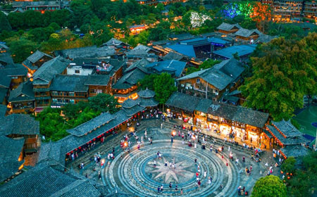 贵州旅游怎么坐车最省心？高铁/大巴/包车全解析（含预算）