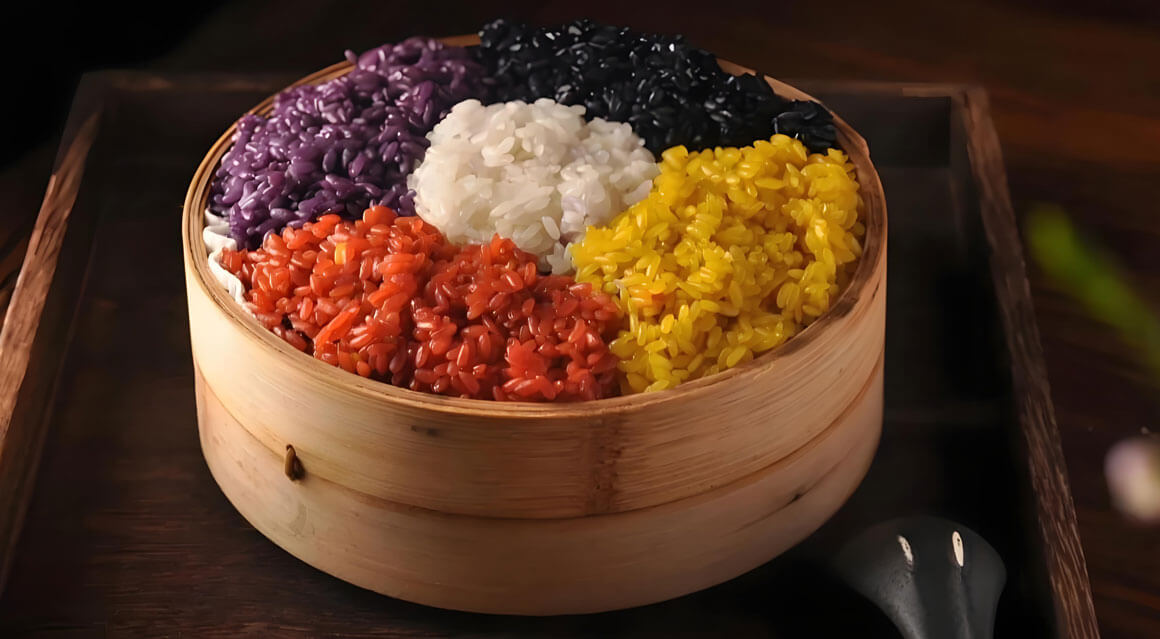 南宁特色美食-五色糯米饭.jpg