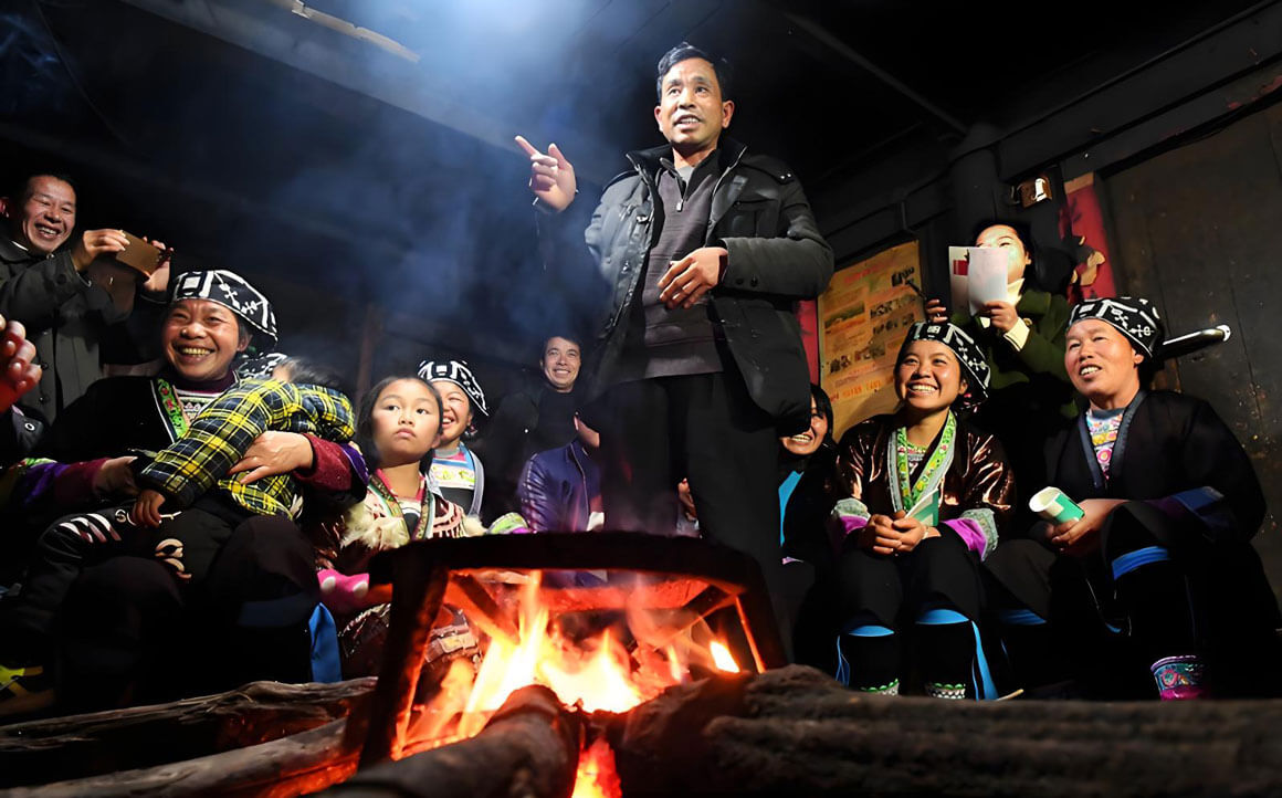 火塘边的故事：苗族古歌传承人的口述史诗