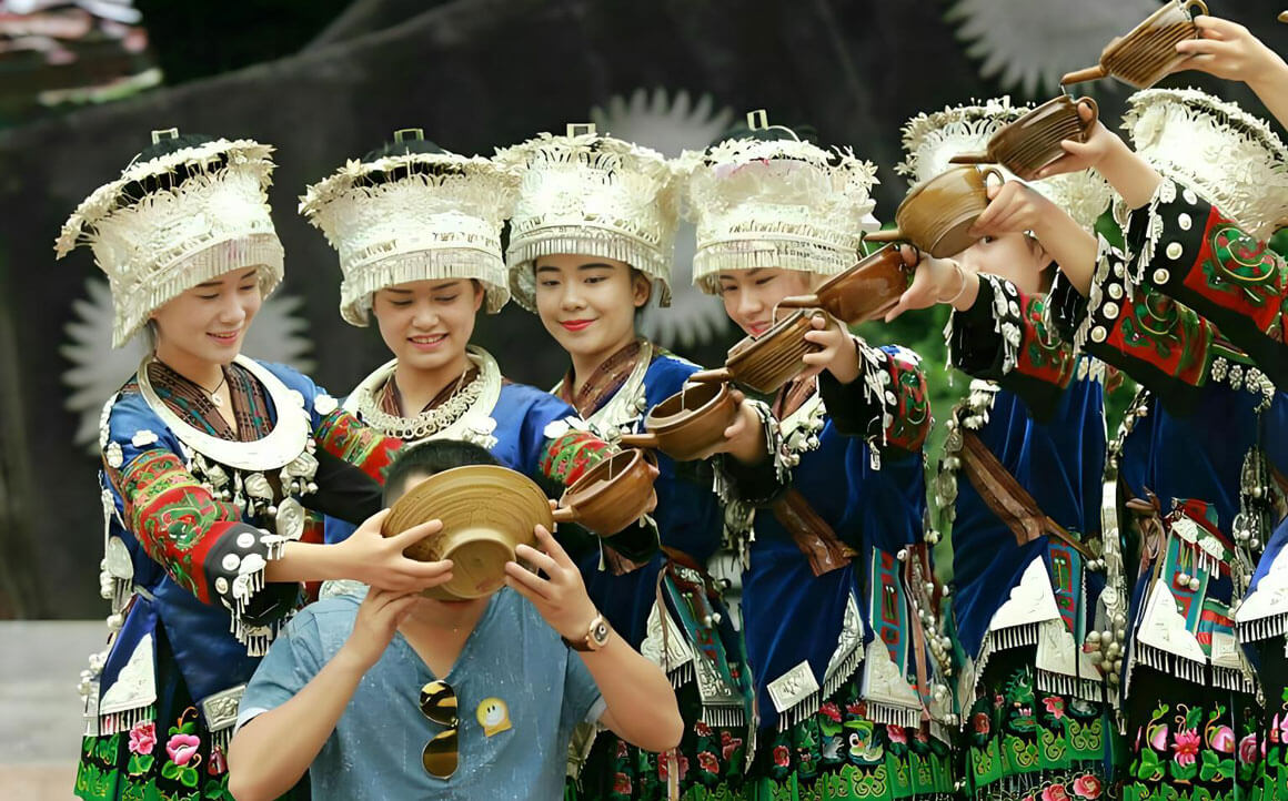 "高山流水"敬酒歌：贵州少数民族的待客之道