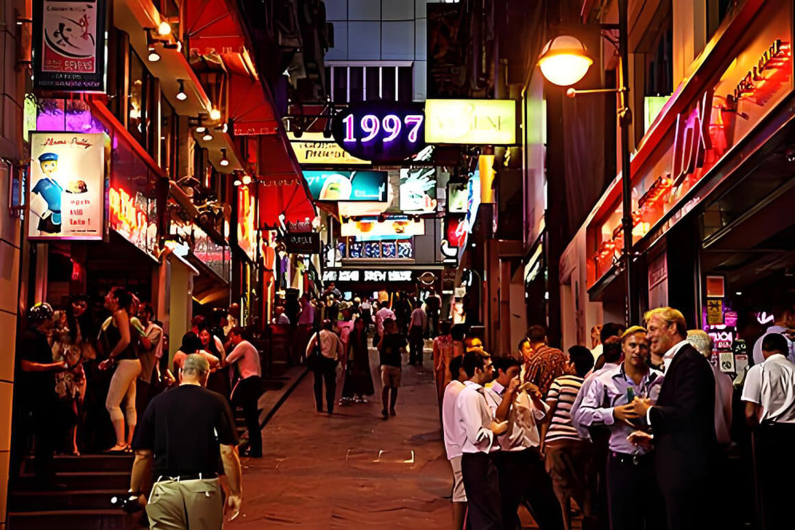 香港夜生活地图线路：从酒吧到夜市，越夜越精彩