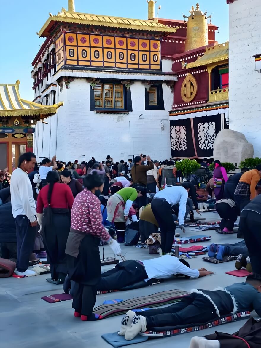 西藏宗教圣地的 "朝圣礼仪"，游客该懂的宗教规矩有哪些？