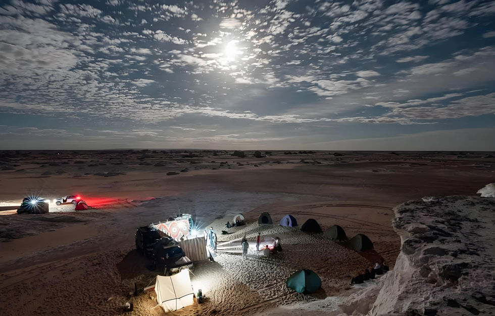 埃及黑白沙漠露营.jpg