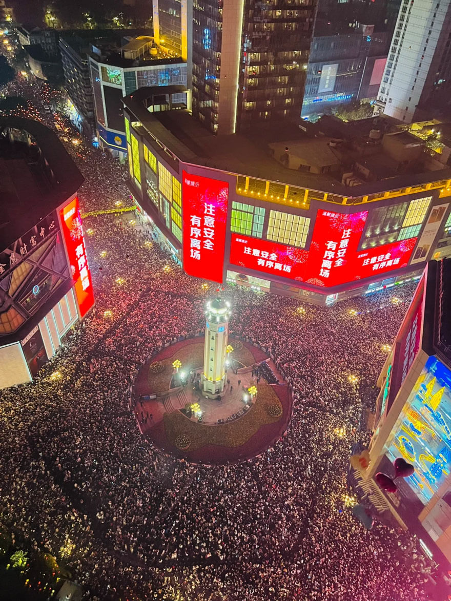 重庆解放碑的跨年活动.jpg