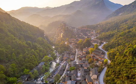 望仙谷 | 悬崖上“生长”出来的仙侠世界